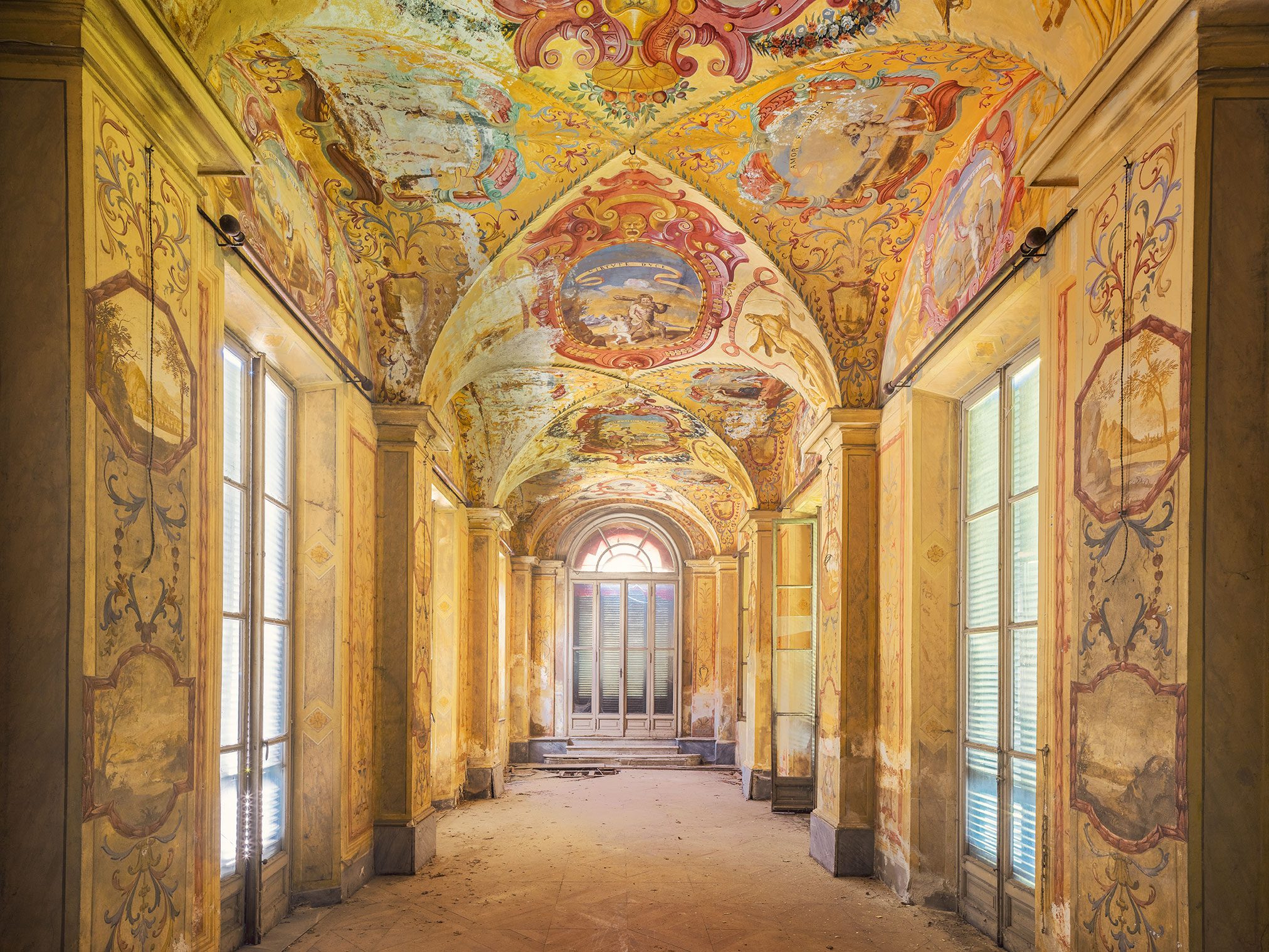 Golden painted corridor with a cross-vaulted ceiling in a villa in Italy