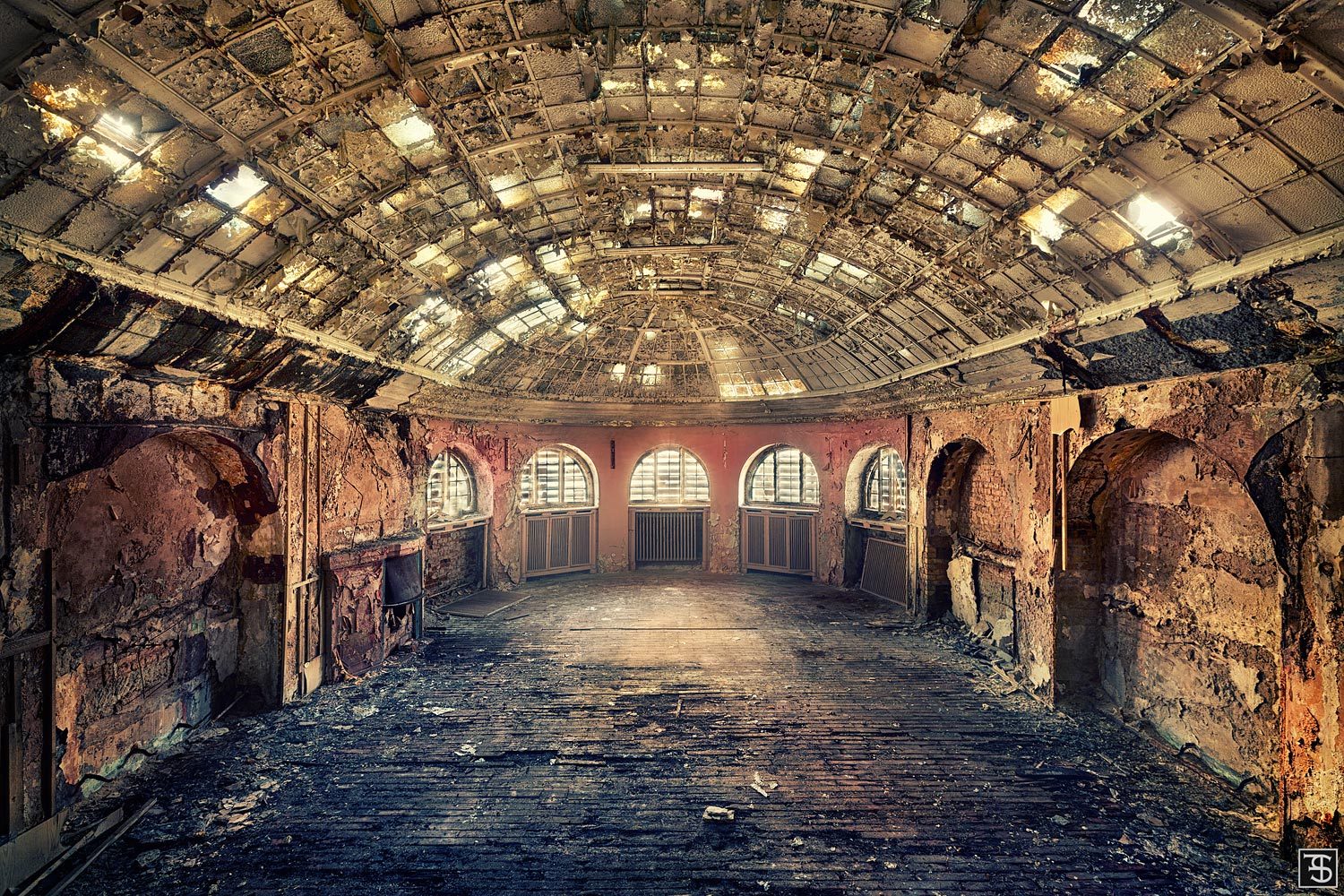 Barrel-vaulted hall with a glass roof in the former hotel of the Lahmann Sanatorium, Germany