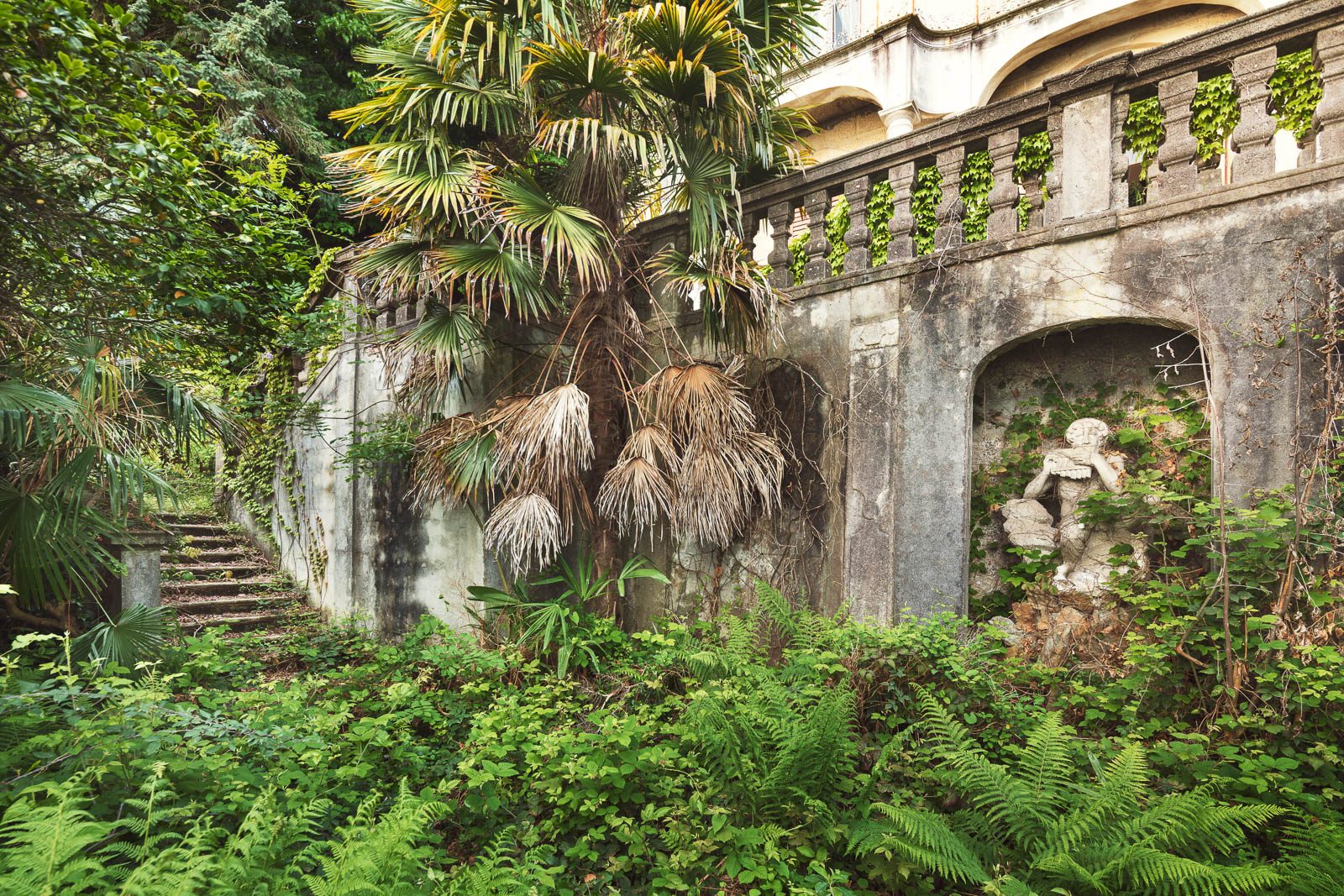 Garden wall with a cherub statue of a villa on Lake Maggiore, Italy