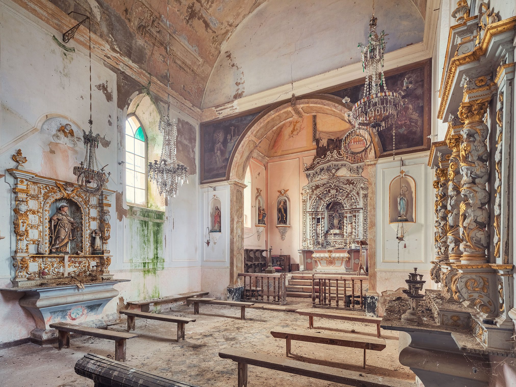 Forgotten chapel with gilded altarpiece in Portugal