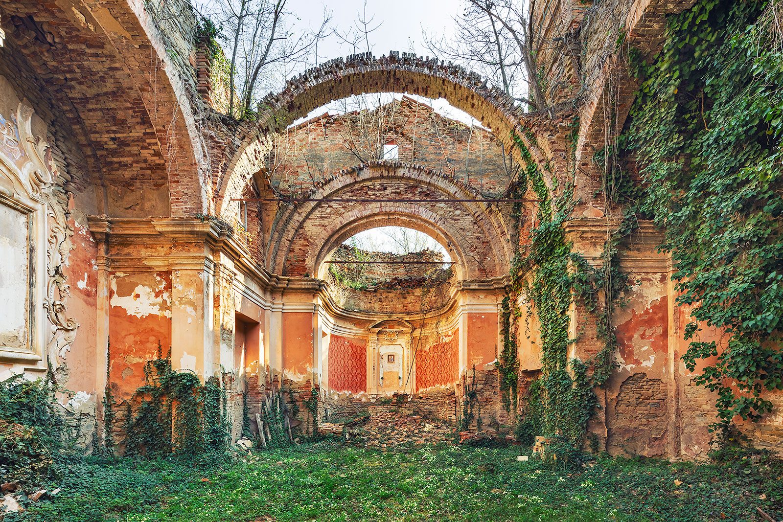 Reddish toned roofless church ruin in Italy
