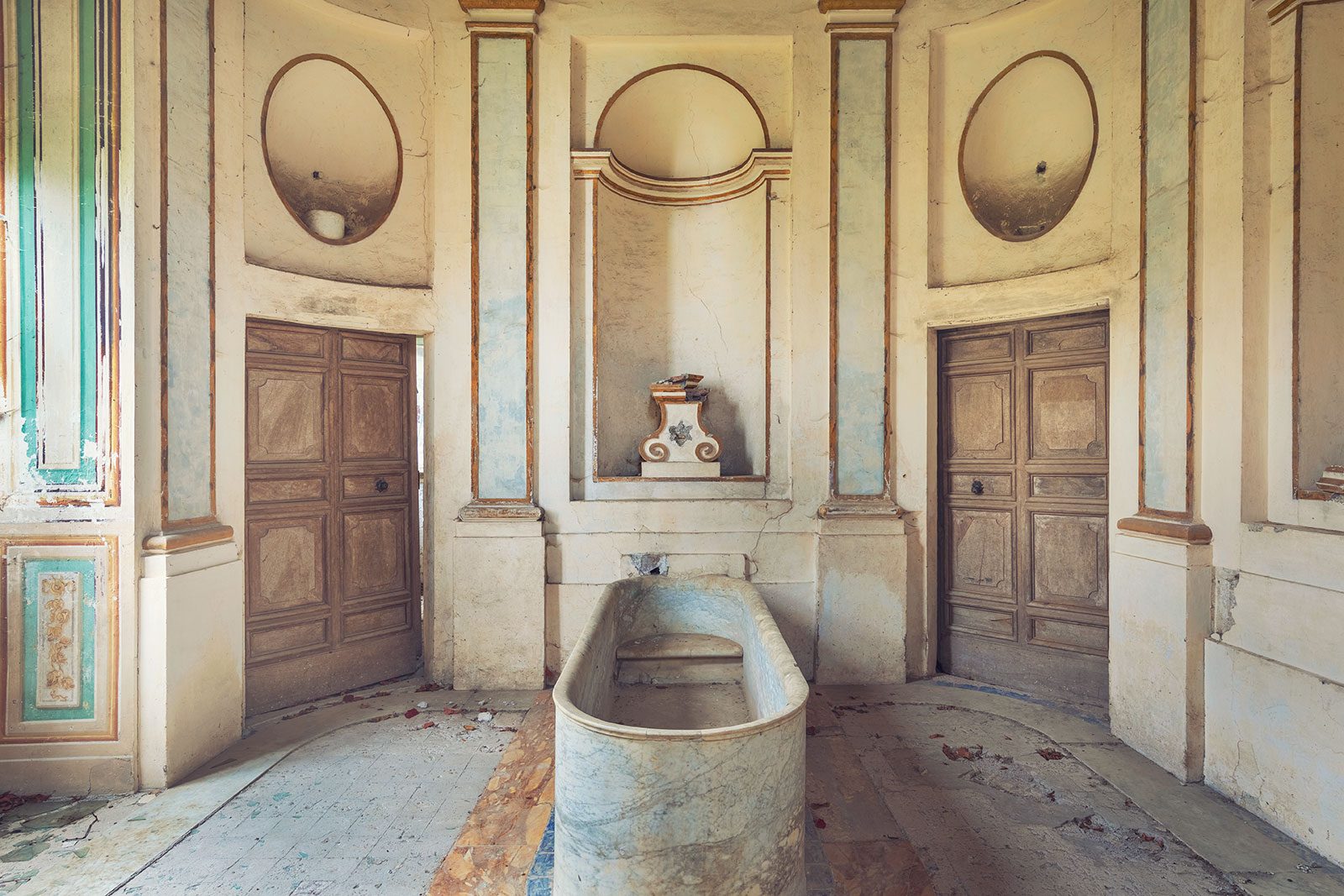 Decorated bathroom with an oval tub in a castello in Italy