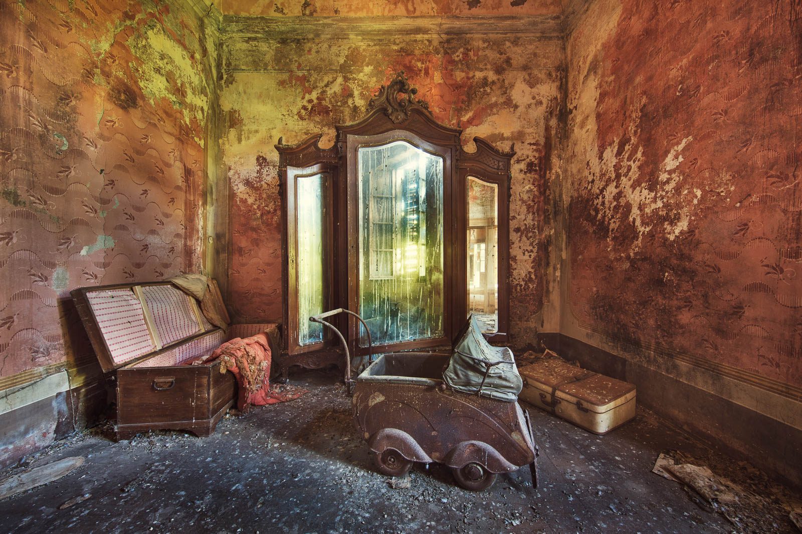 Toy pram before a mirrored wardrobe in a villa in Italy