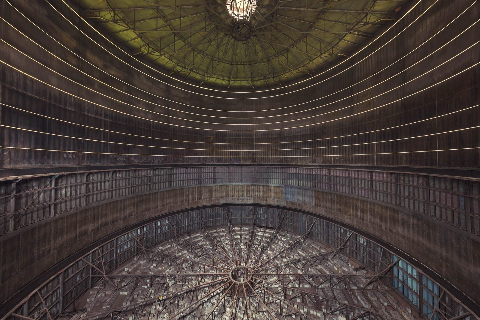 Radial roof framework in a decommissioned gasholder in Belgium