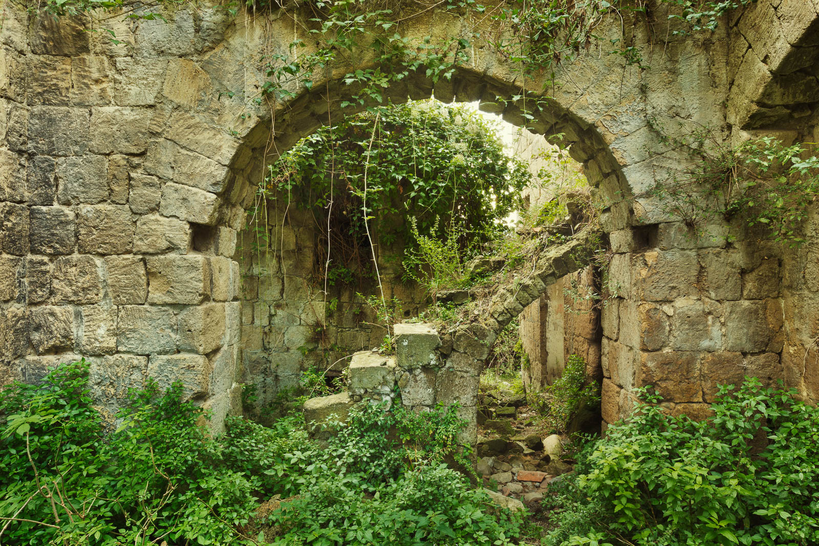 Vergessenes Bergdorf in Campania, Italien